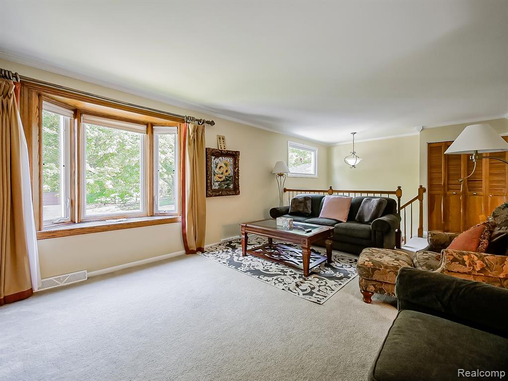 525 Langfield Street Property Photo 5