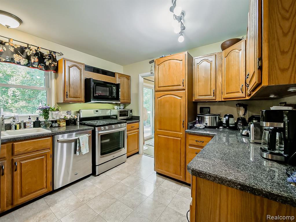 525 Langfield Street Property Photo 7