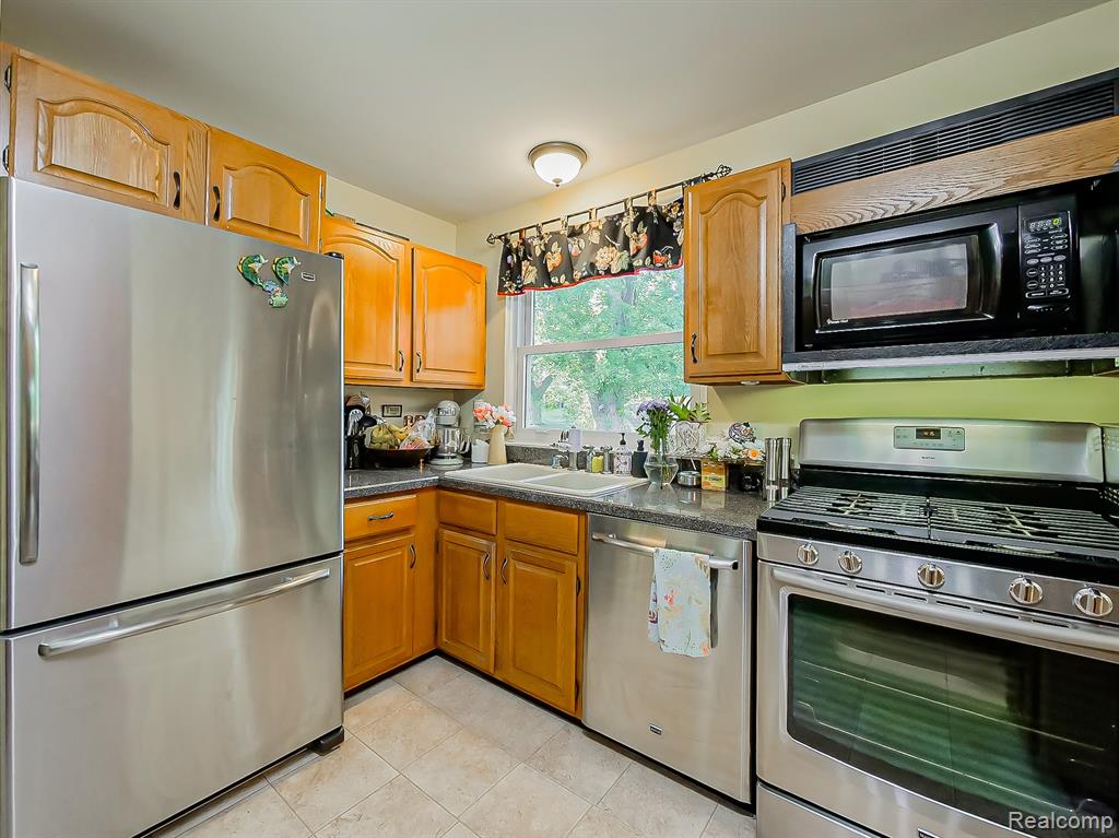 525 Langfield Street Property Photo 8