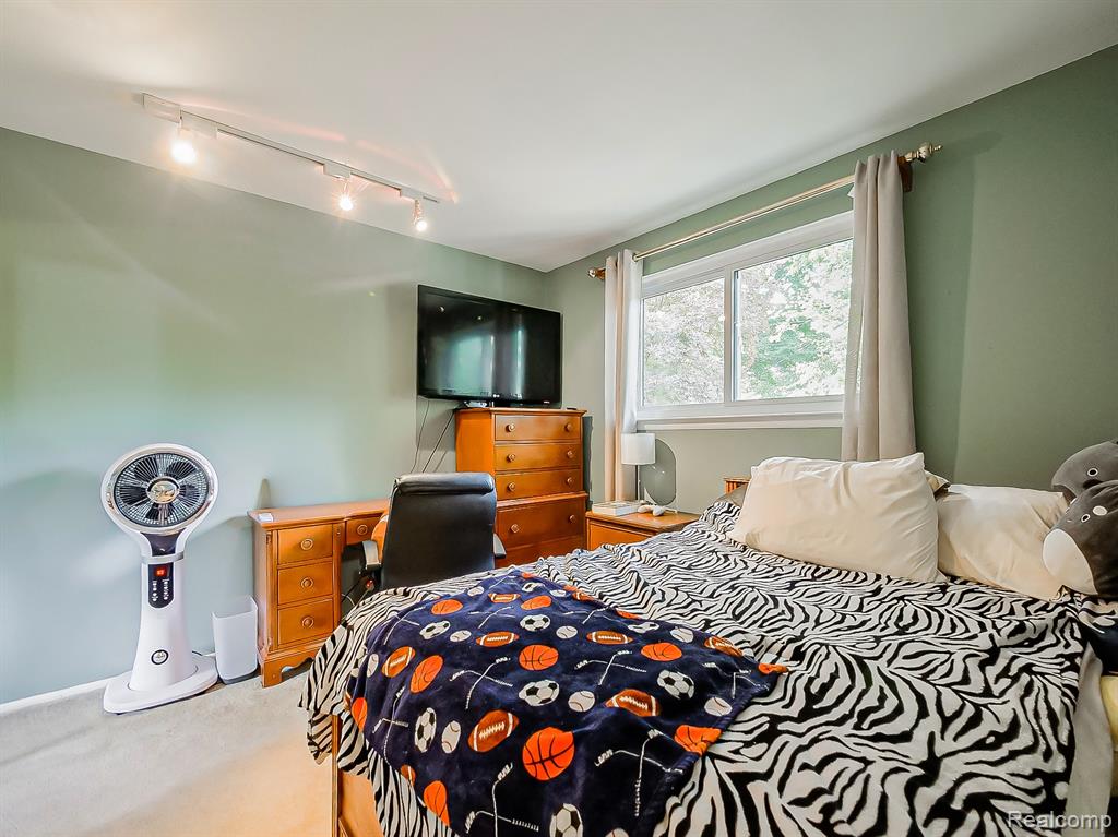 525 Langfield Street Property Photo 10