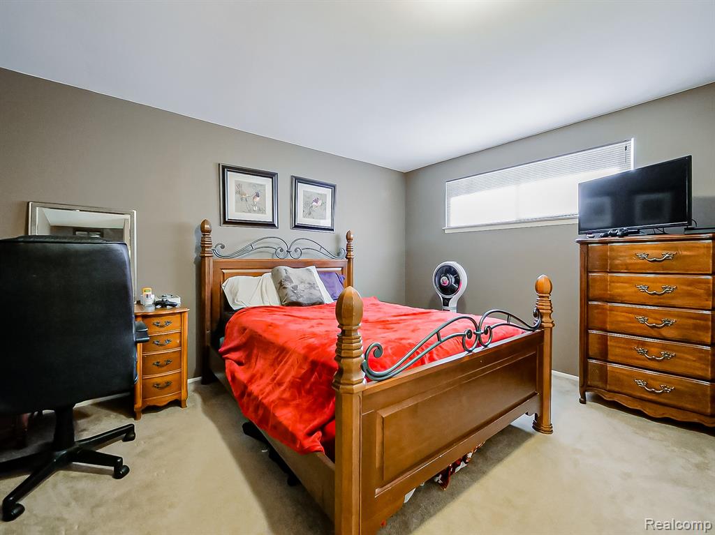 525 Langfield Street Property Photo 12