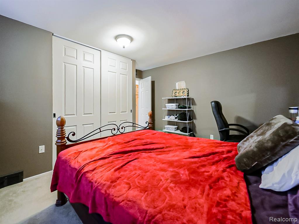 525 Langfield Street Property Photo 13