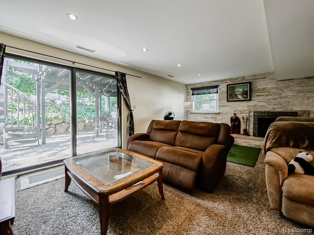 525 Langfield Street Property Photo 16