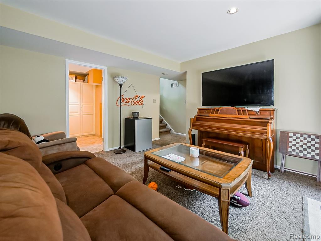 525 Langfield Street Property Photo 17