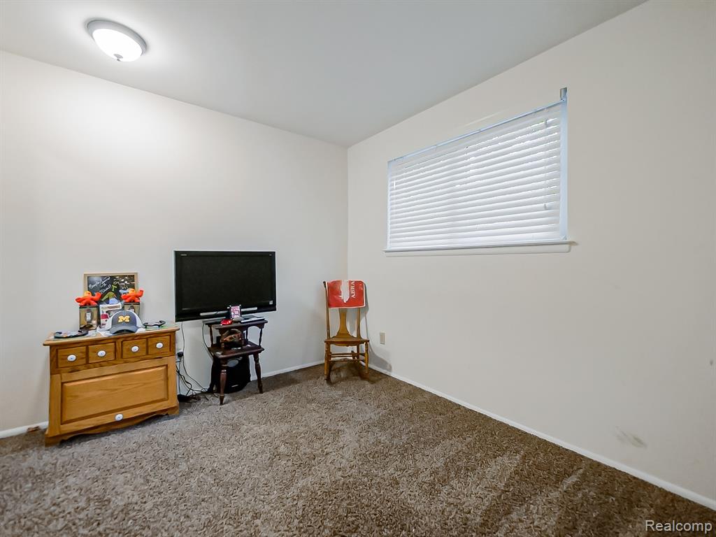 525 Langfield Street Property Photo 24