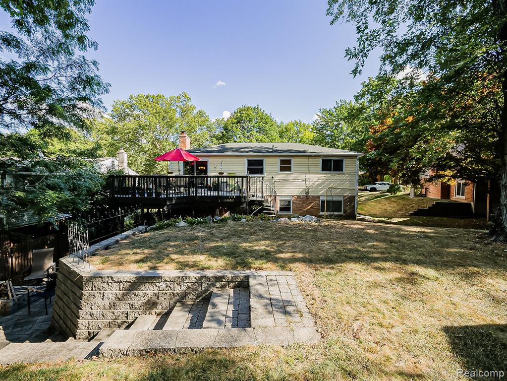 525 Langfield Street Property Photo 32
