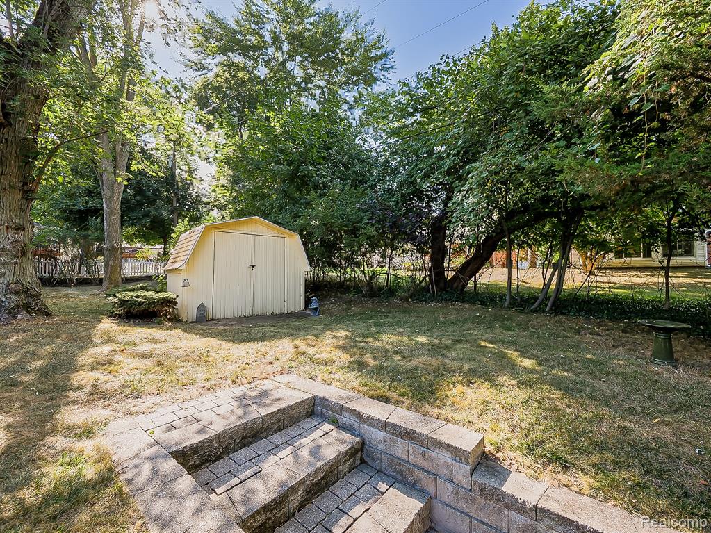525 Langfield Street Property Photo 33