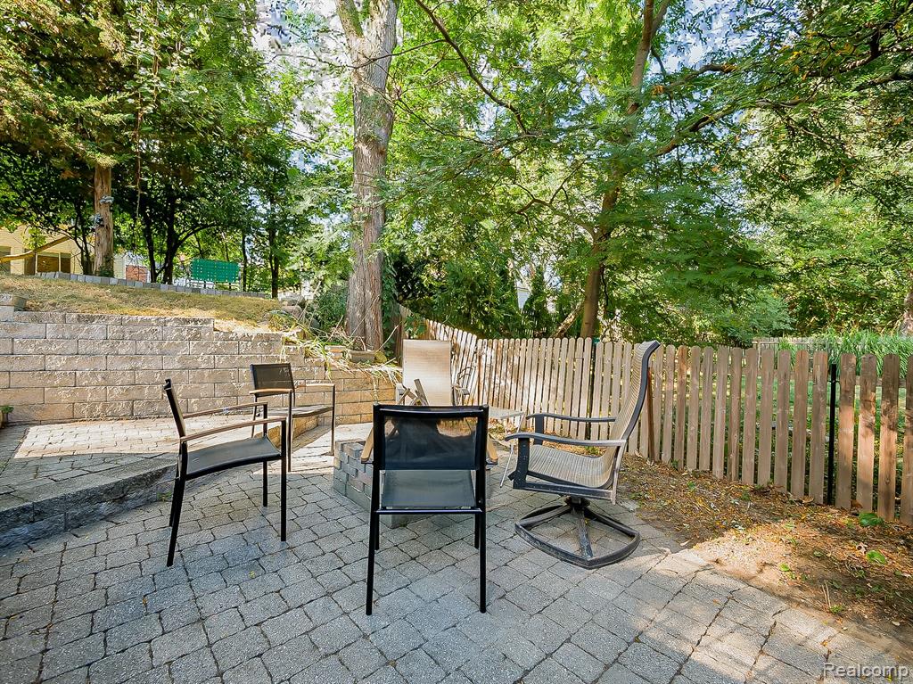 525 Langfield Street Property Photo 36