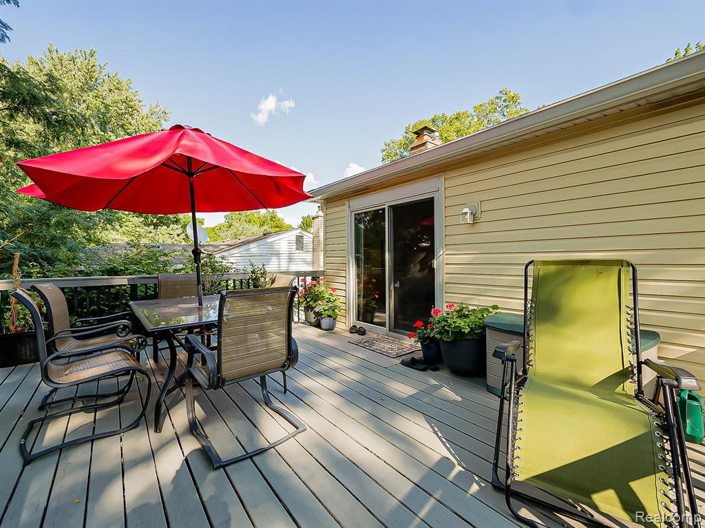 525 Langfield Street Property Photo 38