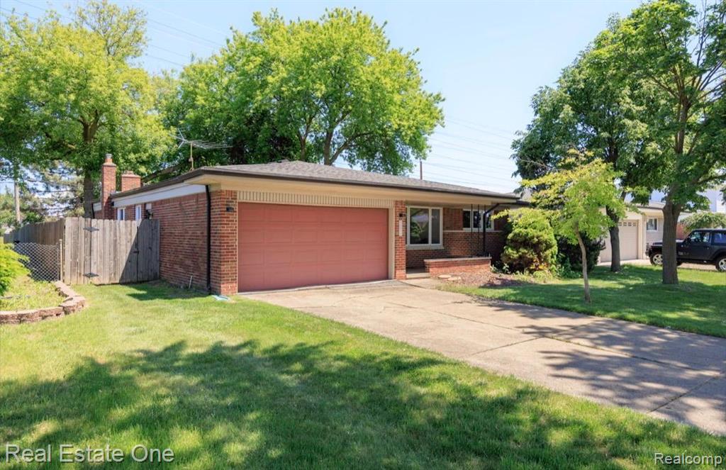 36424 Clifford Drive Property Photo 1