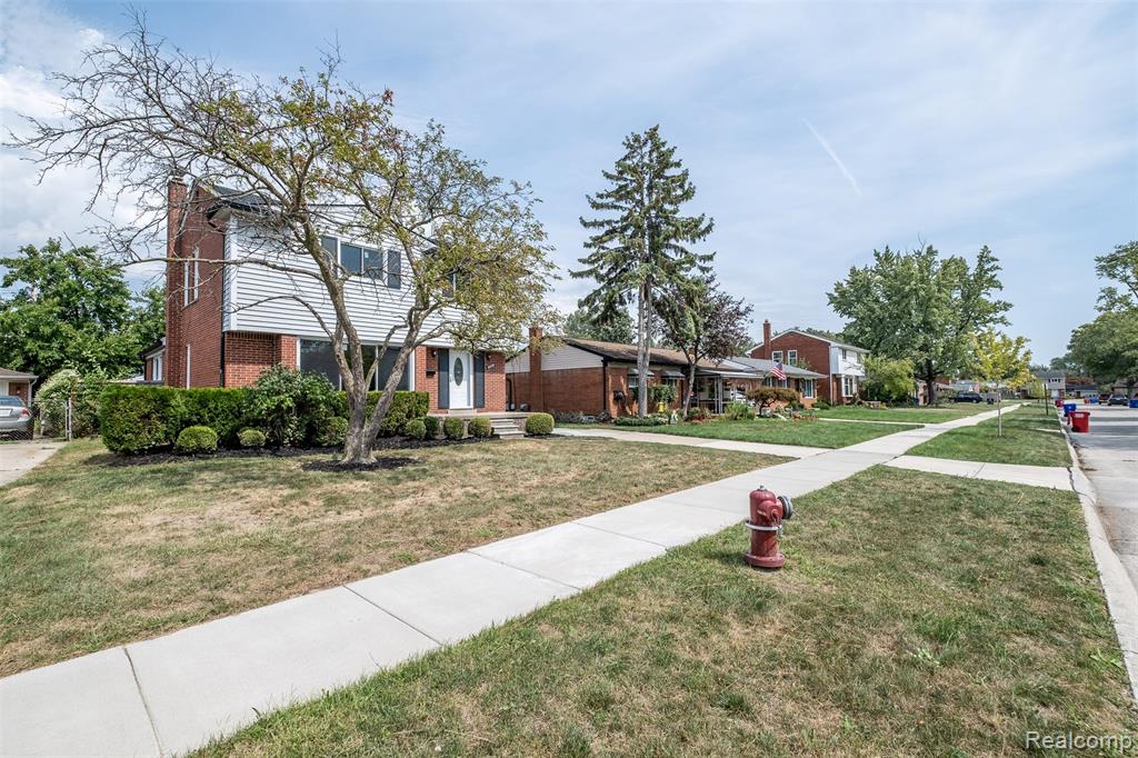 18259 Spring Court Property Photo 2