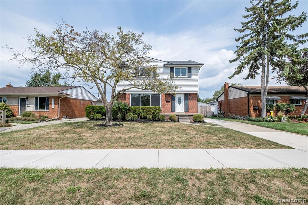 18259 Spring Court Property Photo 3