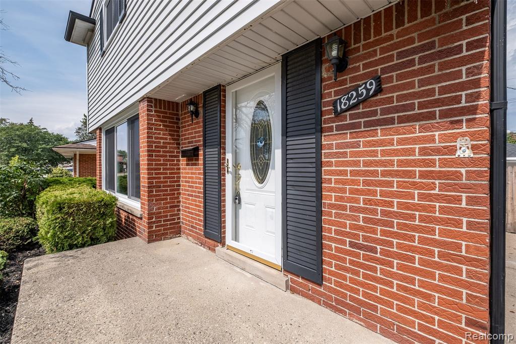 18259 Spring Court Property Photo 4