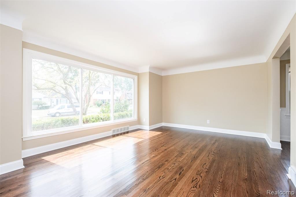 18259 Spring Court Property Photo 7