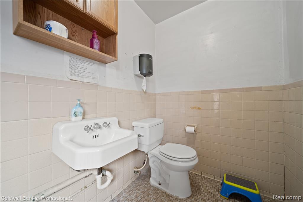 14710 Plymouth Road Property Photo 32