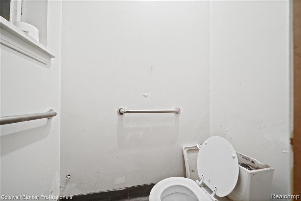 14710 Plymouth Road Property Photo 47