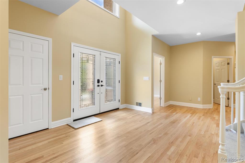 5593 Warrenshire Drive Property Photo 2