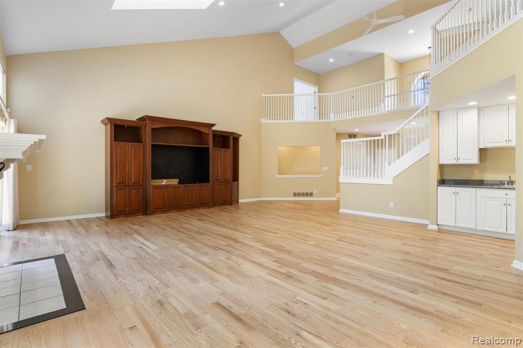 5593 Warrenshire Drive Property Photo 6