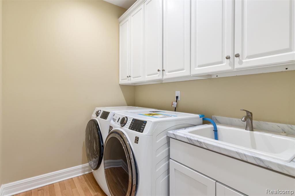 5593 Warrenshire Drive Property Photo 14