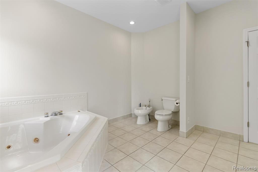 5593 Warrenshire Drive Property Photo 23