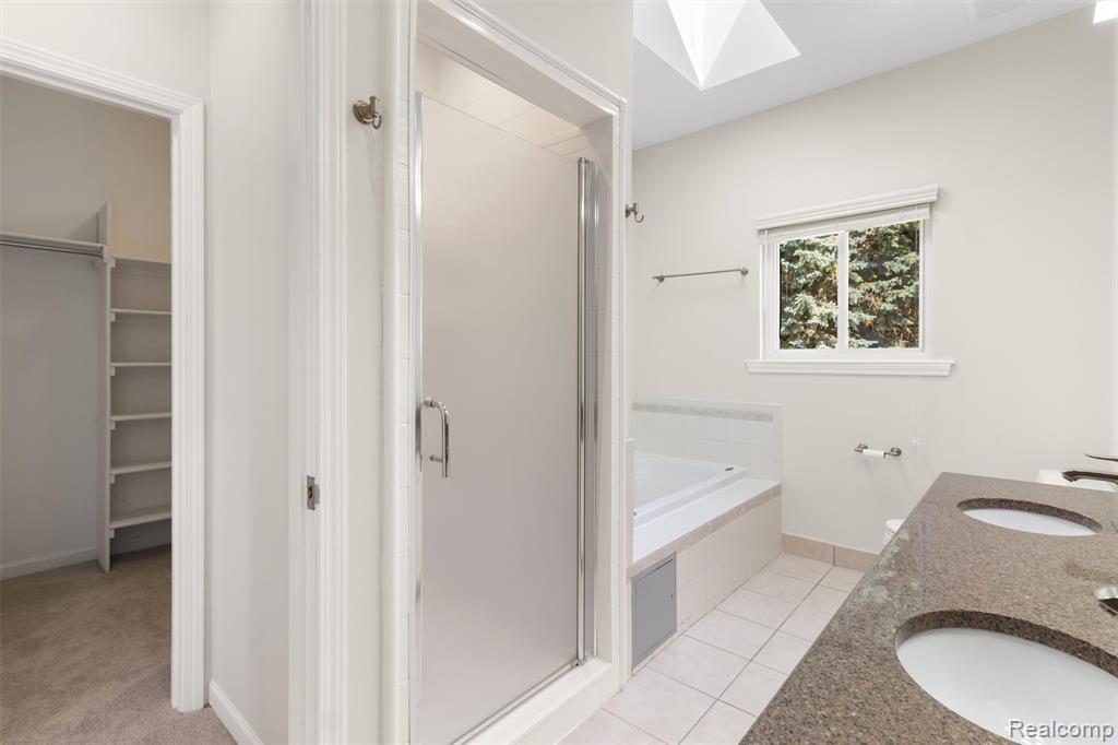 5593 Warrenshire Drive Property Photo 33