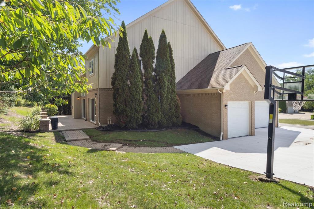 5593 Warrenshire Drive Property Photo 63