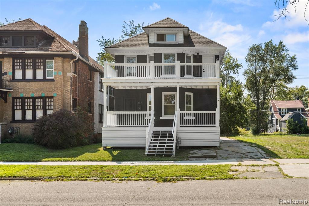 637 Manistique Street Property Photo 1