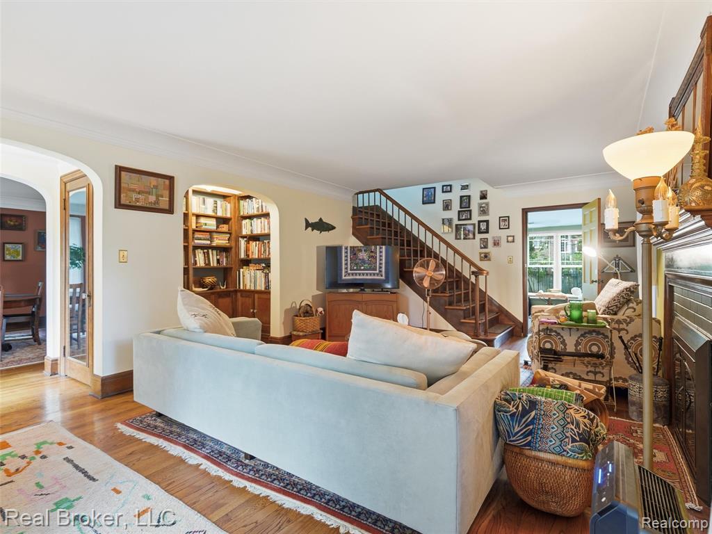 446 W Drayton Street Property Photo 9