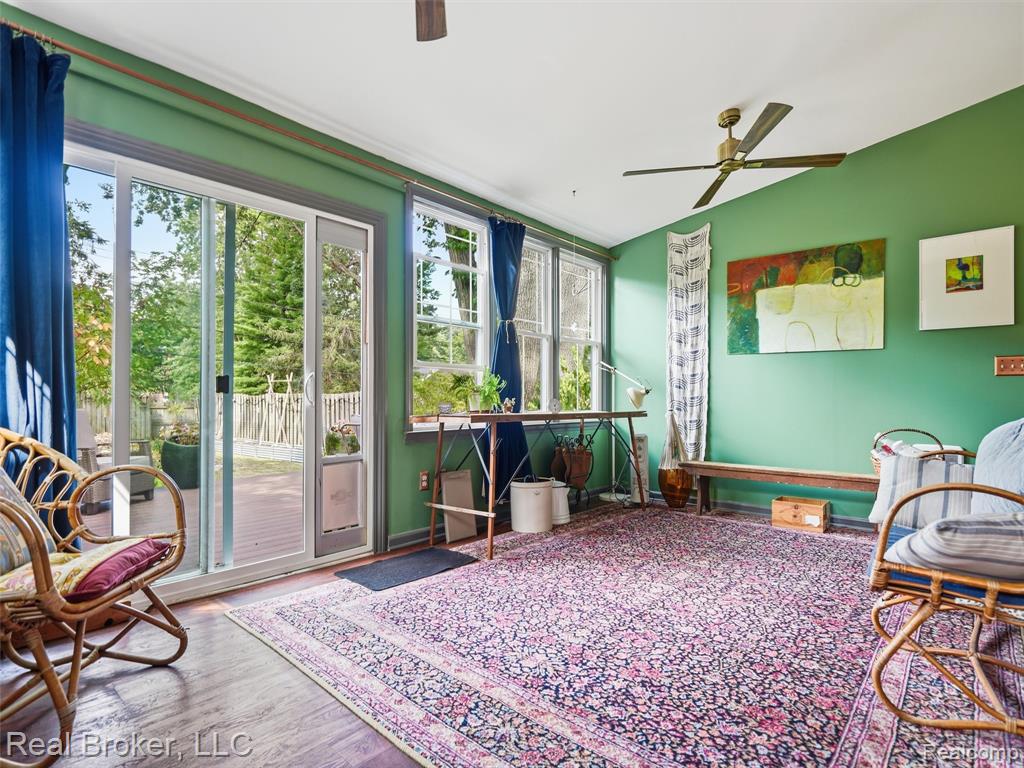446 W Drayton Street Property Photo 27