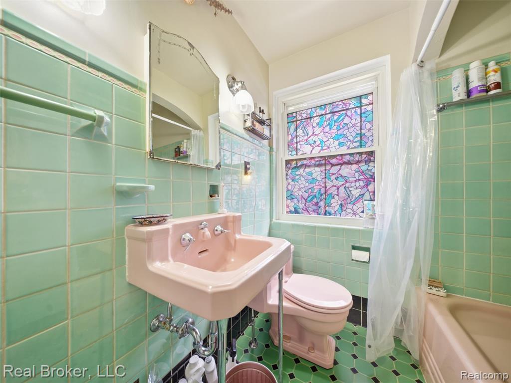 446 W Drayton Street Property Photo 32