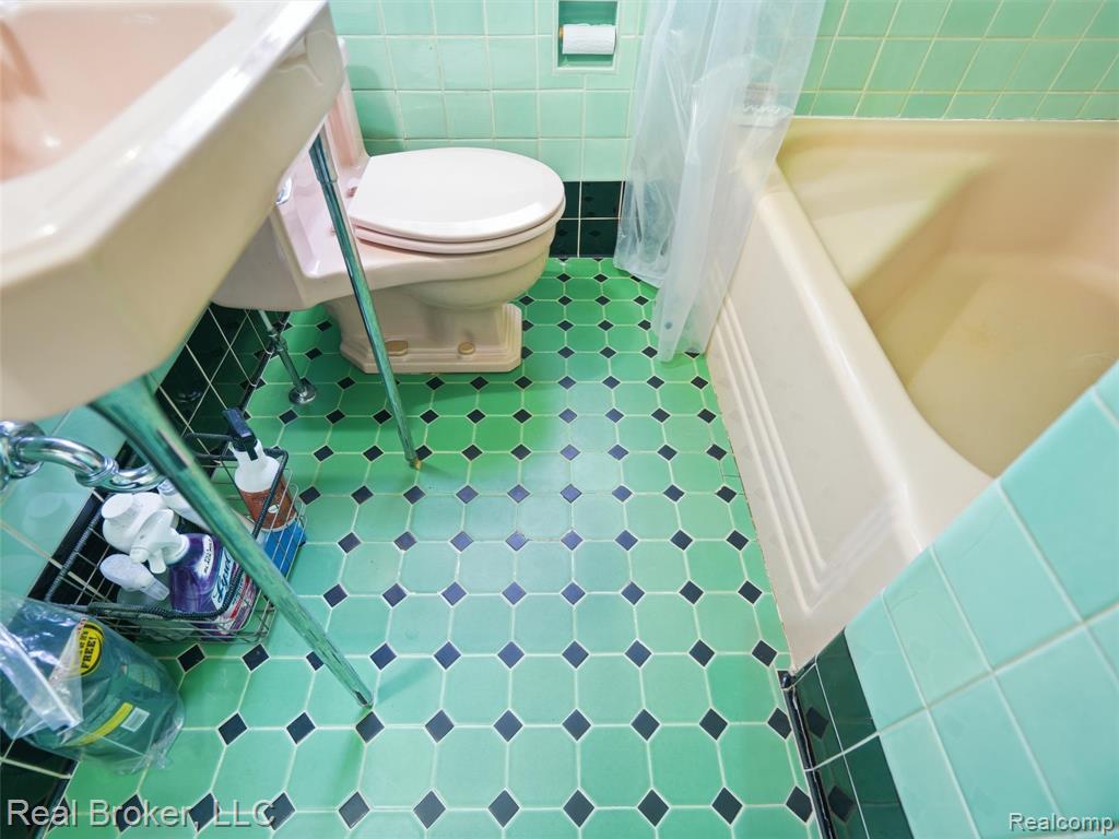 446 W Drayton Street Property Photo 33