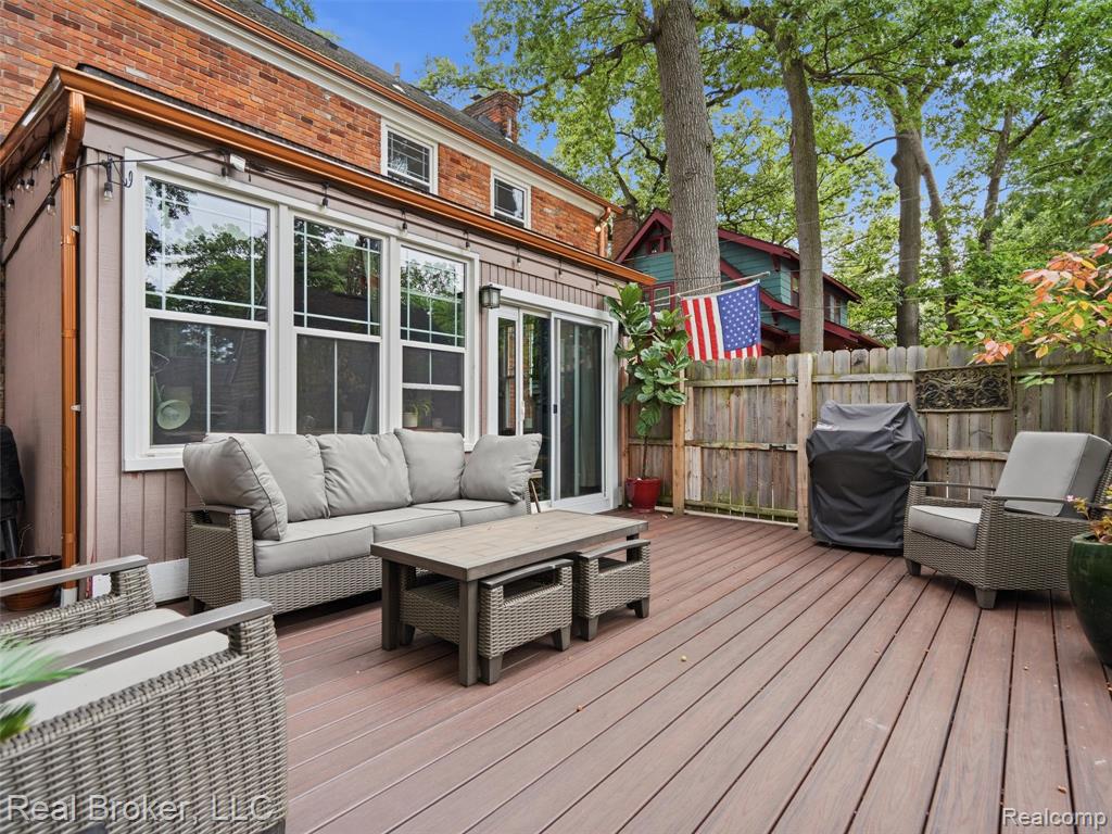 446 W Drayton Street Property Photo 40