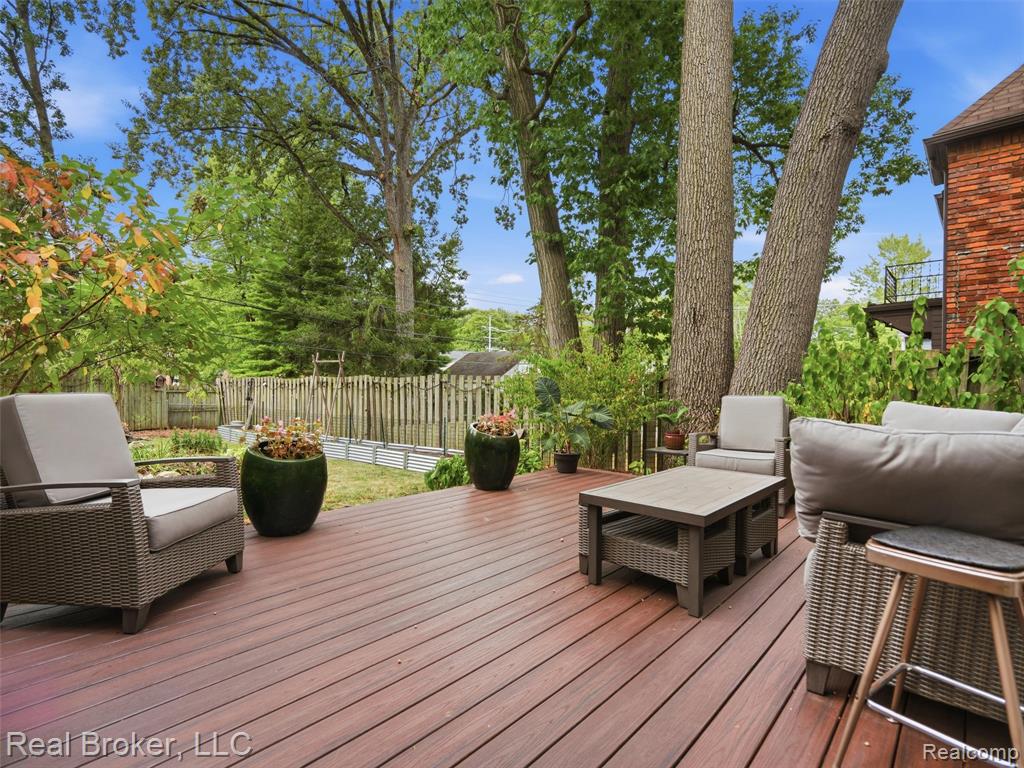 446 W Drayton Street Property Photo 42