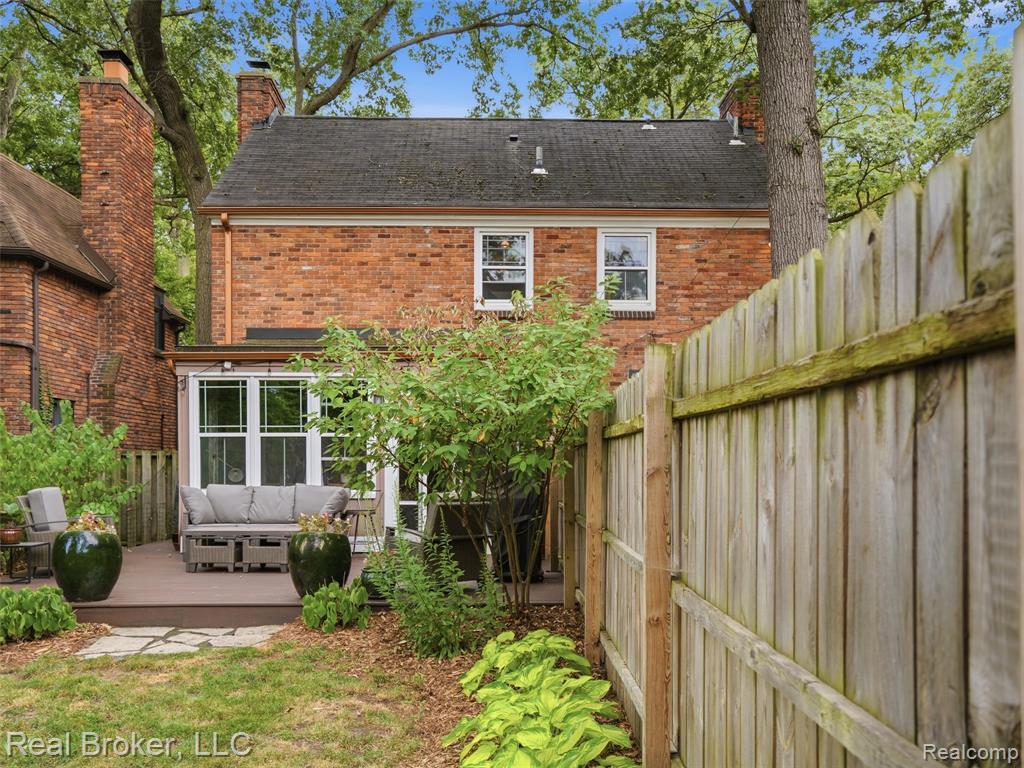 446 W Drayton Street Property Photo 43