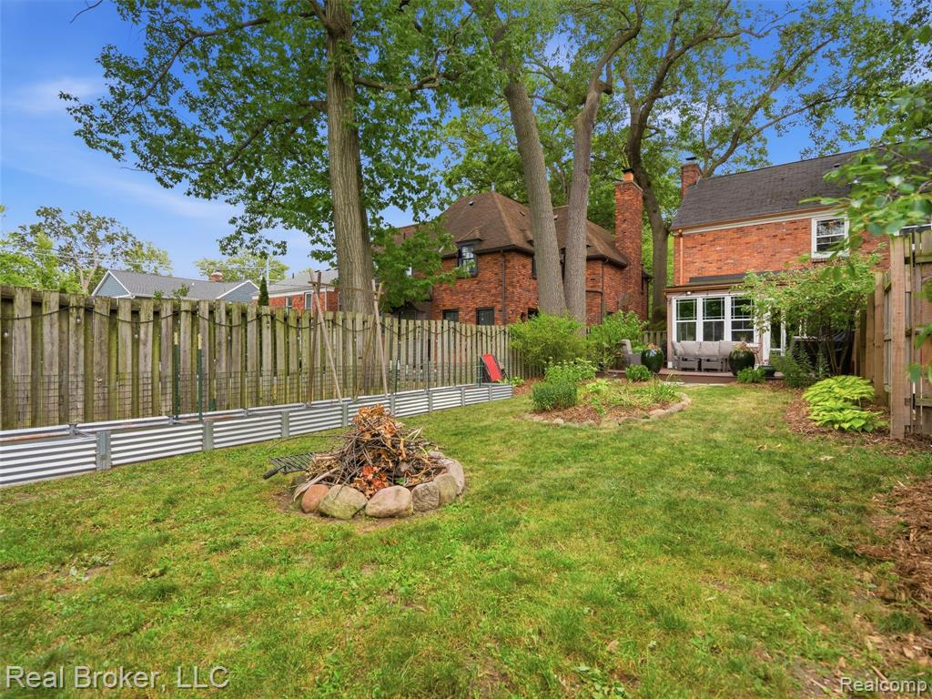 446 W Drayton Street Property Photo 44