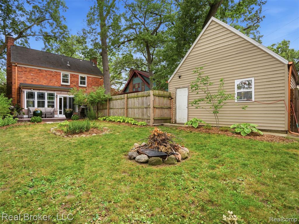 446 W Drayton Street Property Photo 45