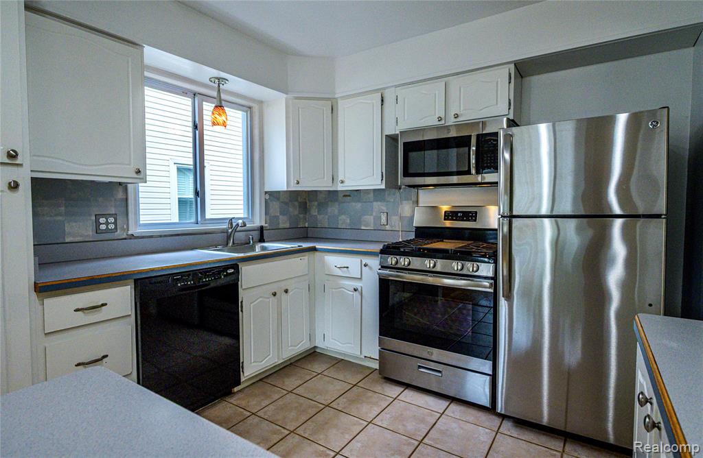 505 S Minerva Avenue Property Photo 2