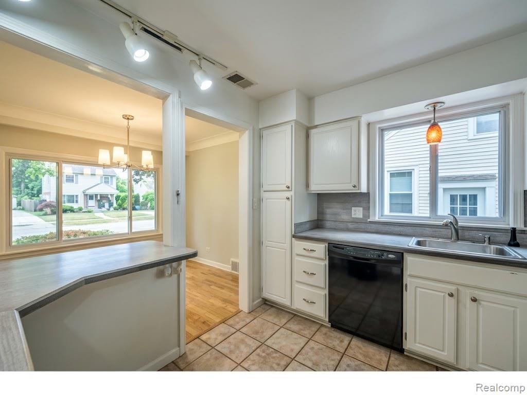 505 S Minerva Avenue Property Photo 3