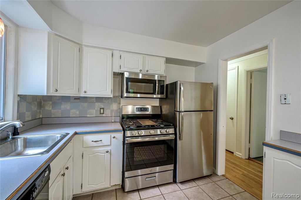 505 S Minerva Avenue Property Photo 4