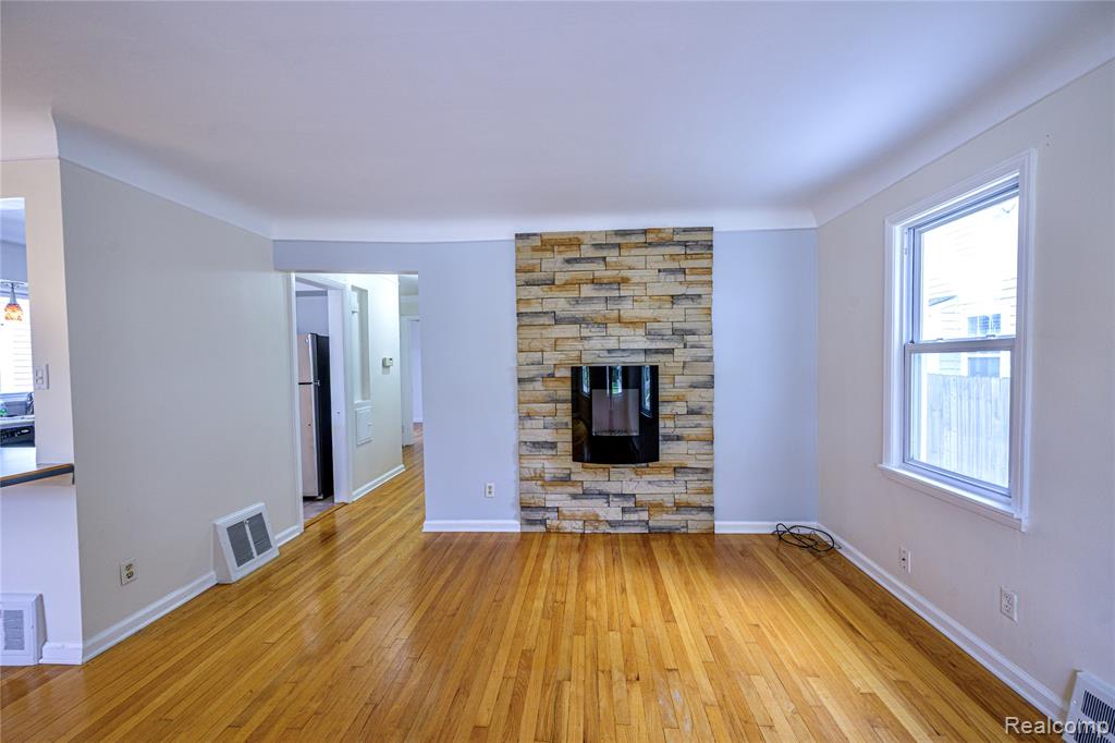 505 S Minerva Avenue Property Photo 8