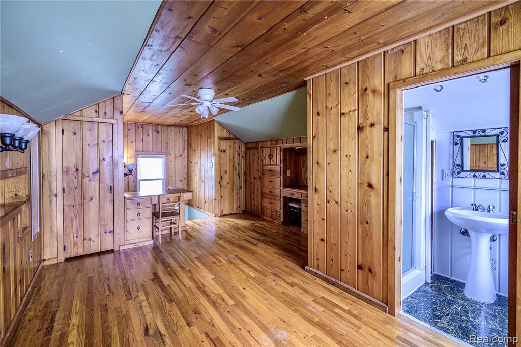 505 S Minerva Avenue Property Photo 18