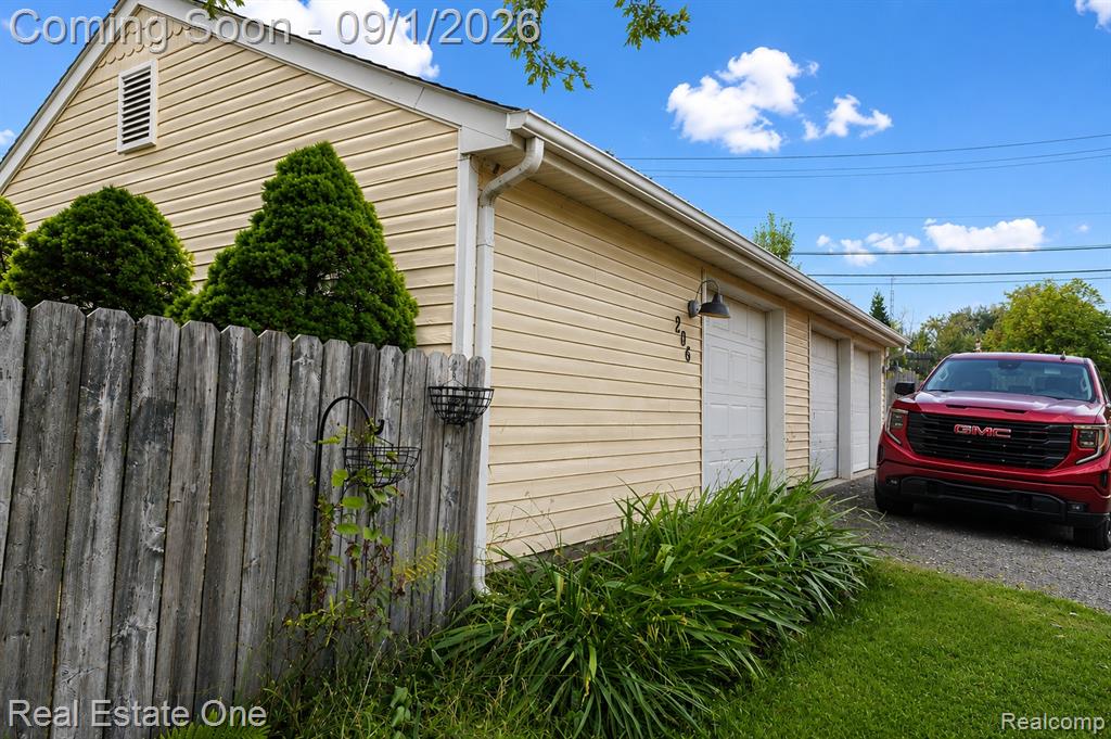206 Broadway Property Photo 8