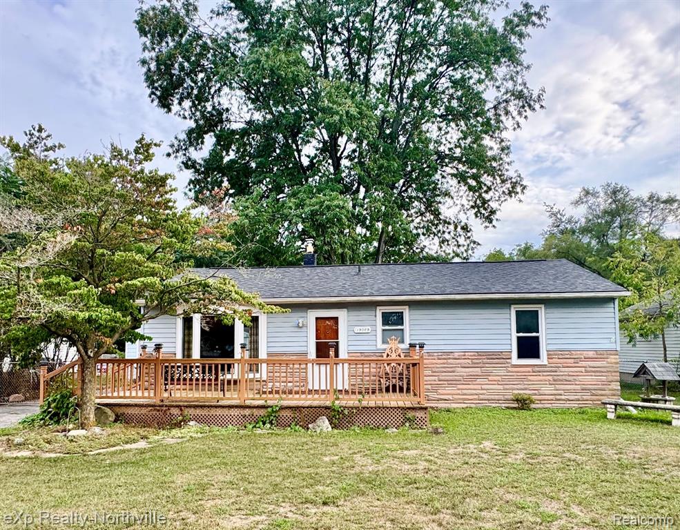39089 Wade Road Property Photo 1