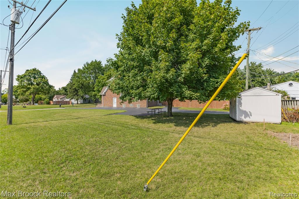 2222 Montroyal Avenue Property Photo 5