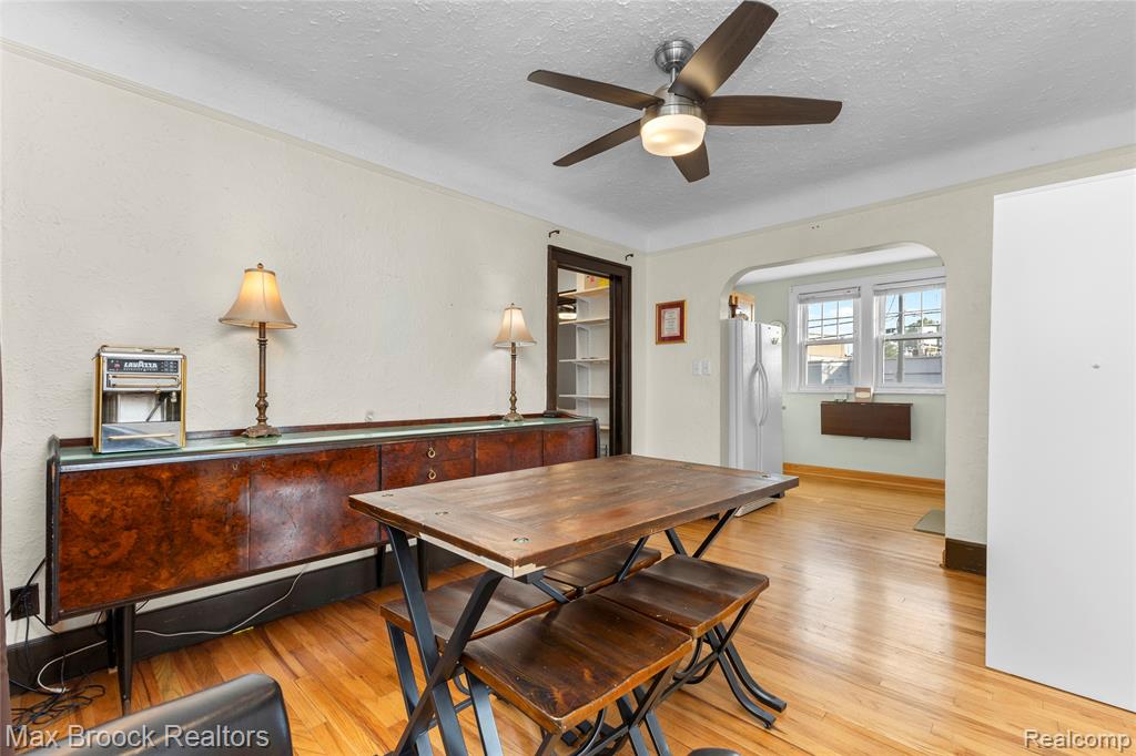 2222 Montroyal Avenue Property Photo 8