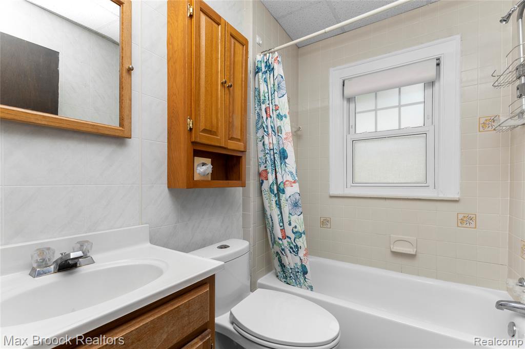 2222 Montroyal Avenue Property Photo 14