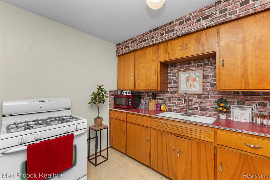 2222 Montroyal Avenue Property Photo 24