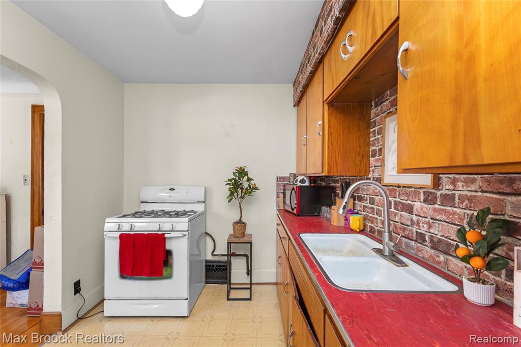 2222 Montroyal Avenue Property Photo 25