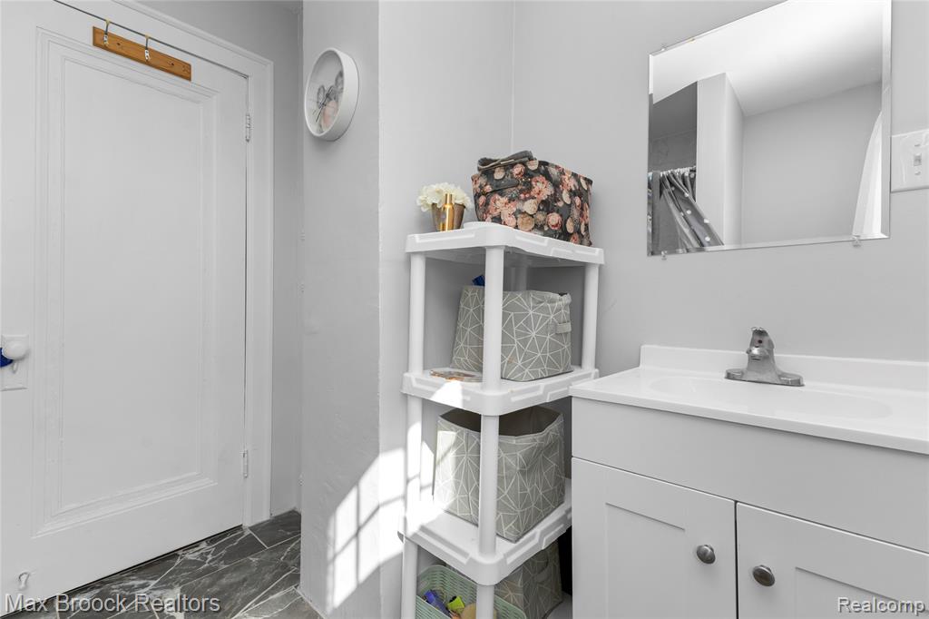 2222 Montroyal Avenue Property Photo 31