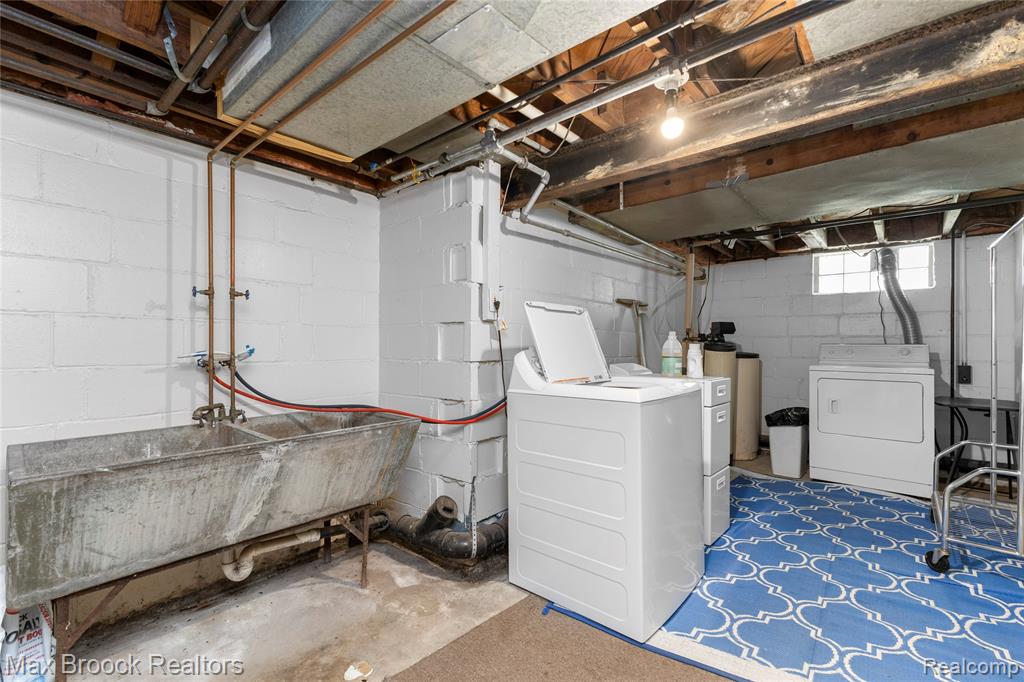 2222 Montroyal Avenue Property Photo 32